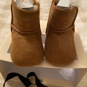 Brand new baby 2/3 chestnut uggs